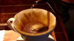 手冲咖啡怎么冲才好喝？磨豆机、滤杯与流速的完整入门指南