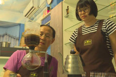 咖啡店为什么取名“有洋葱”？慈父为沟通障碍女儿拜师学咖啡的故事