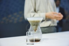 手冲咖啡闷蒸水量和时间怎么选？30秒与60秒、2倍与4倍水量对比实验告诉你答案