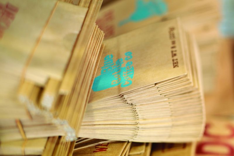 藍瓶子咖啡館提供幾款義式濃縮咖啡配方豆,以及在店沖煮的配方豆咖啡,強調風味的豐富多樣,所有產品都很受歡迎。(《藍瓶子咖啡》提供)