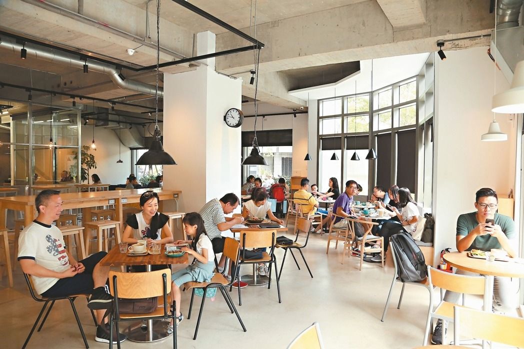 雖然陽光店交通沒伊通店便利,卻依舊門庭若市。 記者陳立凱/攝影 雖然陽光店交通沒伊通店便利,卻依舊門庭若市。 記者陳立凱/攝影