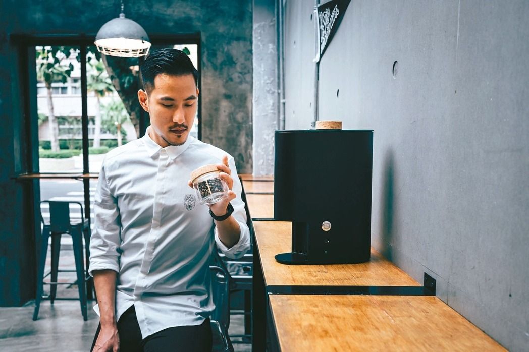 世界沖煮冠軍王策的得勝利器IKAWA COFFEE ROASTER。圖/咖啡大叔 世界沖煮冠軍王策的得勝利器IKAWA COFFEE ROASTER。圖/咖啡大叔