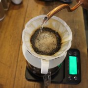 冲咖啡用什么水最好？硬水软水差别与咖啡馆净水器、软水器该不该装