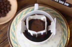挂耳咖啡怎么注水才够浓？粉水比与分段注水技巧全解析