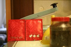 自己做挂耳包划算吗？挂耳内袋、铝箔外袋与封口机选购成本实测