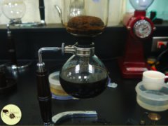 虹吸壶咖啡怎么煮不苦涩？赛风壶原理与七步教程新手一次看懂