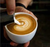 没有咖啡机怎么打奶泡？手动打奶杯打奶泡拉花教程