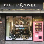 武汉菱角湖万达有家黑粉咖啡店？Bitter&Sweet咖啡服装集成店探店
