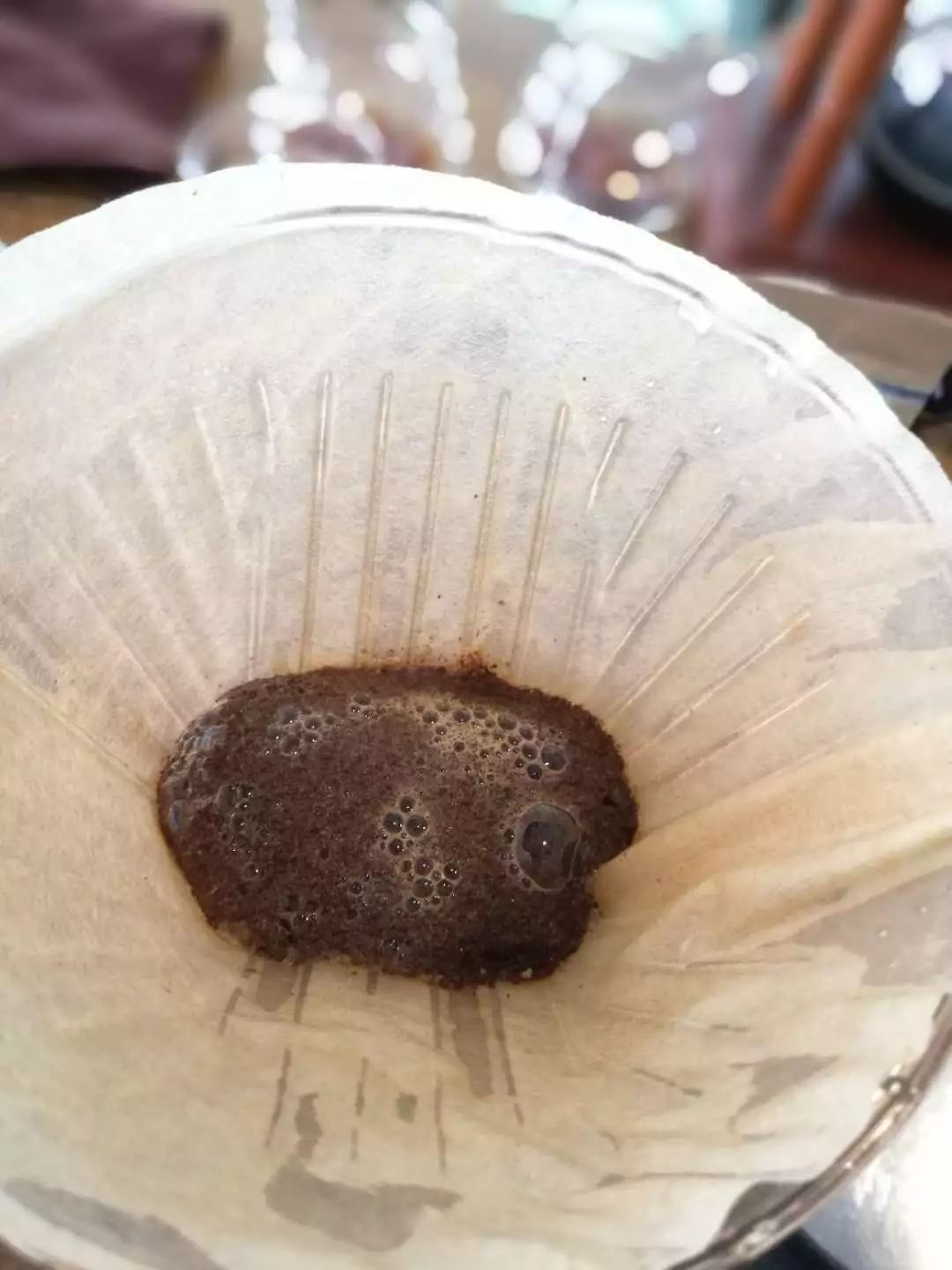 手冲闷蒸水量多少才合适？闷蒸水多了会怎样，对比实验告诉你