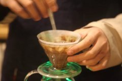 手冲咖啡怎么冲才好喝？水温、研磨、粉水比三大关键参数全解析