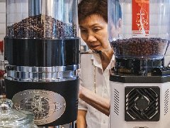 76岁老奶奶没喝过一杯咖啡，为什么能成为曼谷咖啡馆的招牌咖啡师？